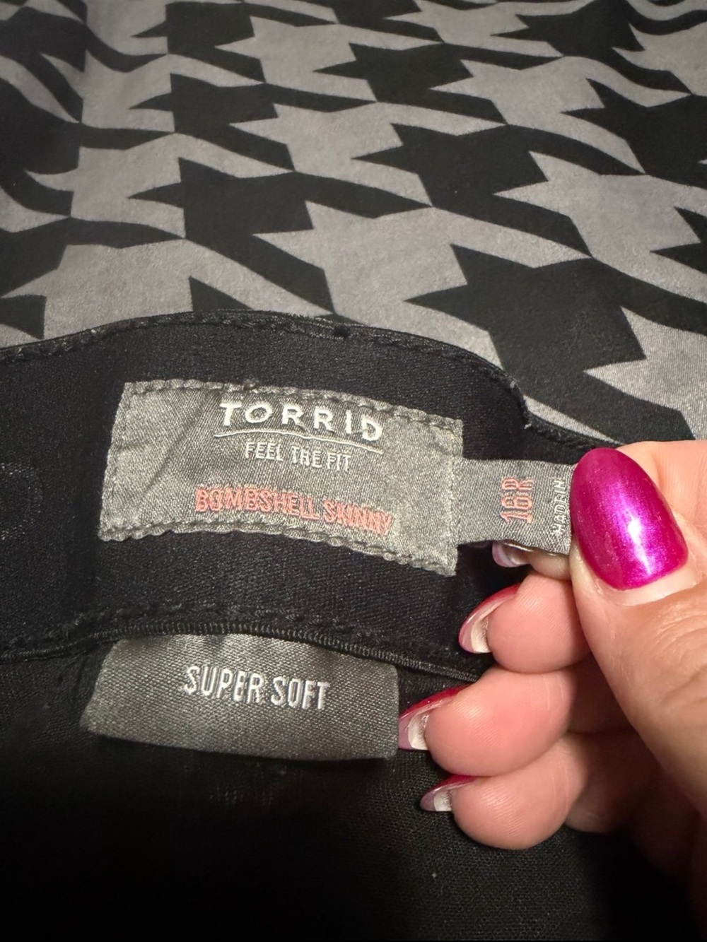 Torrid Striped Black and Gray bombshell Skinny Jeans size 16R - Picture 3 of 3